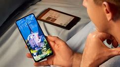 TCL lança linha de smartphones com tela que simula papel