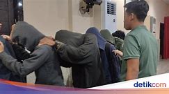 Bentrok Mahasiswa di UNM Makassar, 33 Orang Diamankan-2 Busur Panah Disita