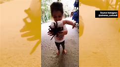 Vaikuttava video: tyttö leikkii lemmikki tarantuloidensa kanssa
