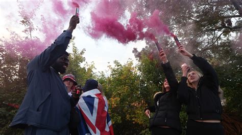 Two arrested in fresh protests outside Epping’s Bell hotel after asylum seeker jailed for beach ...
