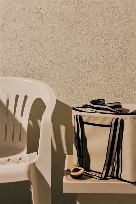 Light beige Canvas cool bag at H&M Home | H&M IE