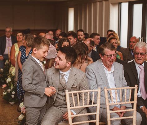 Wedding guest black suit | Beachweddingtips.com