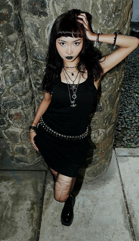 100 000+ Goth+girls+big+boobs+pornhub banque d’images et photos libres de droit · Téléchargement ...