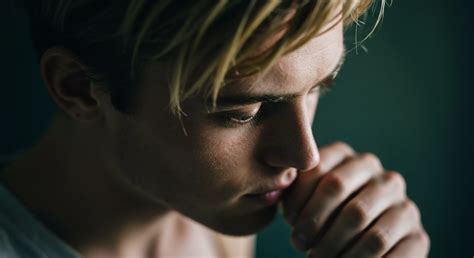 Wie kann man die eigene sexuelle Identität am besten kommunizieren? ∗ Wissen