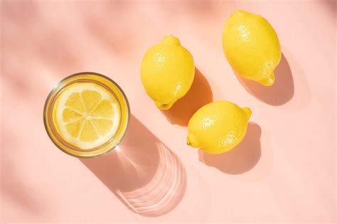 What drinking lemon water every day actually does to your body ...