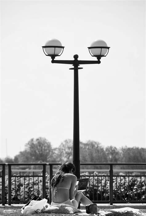 300 000+ Women+risky+public+nudity banque d’images et photos libres de droit · Téléchargement ...