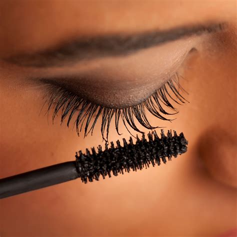 What Is Tubing Mascara? Everything to Know About the Lash-Lengthening ...