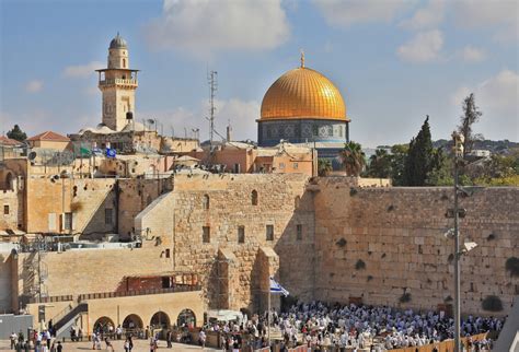 Prayer at the Western Wall of Temple - Rosen School of Hebrew