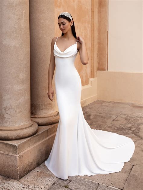 19 Simple, Elegant Wedding Dresses For The Non-Traditional Bride ...