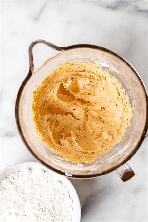 How to make SUPER creamy Vegan Peanut Butter Frosting | The Banana Diaries