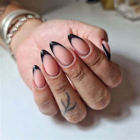 22 Amazing French Oval Nail Designs for Fall You Must Try