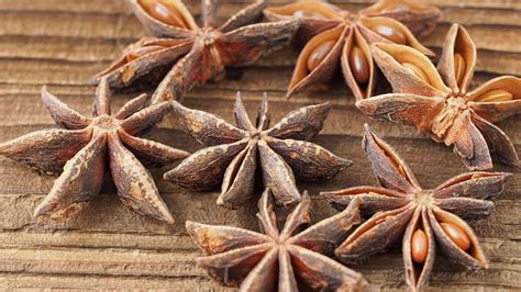Star anise or chinese badiane spice or Illicium verum 20855953 Stock ...