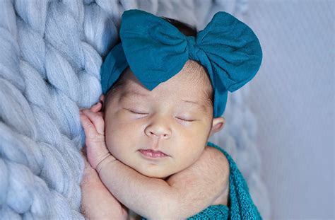 Newborn photosession of a 3 week old baby girl - Basu Photography Services