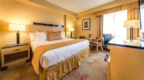 Find hotels that accept cash nearby