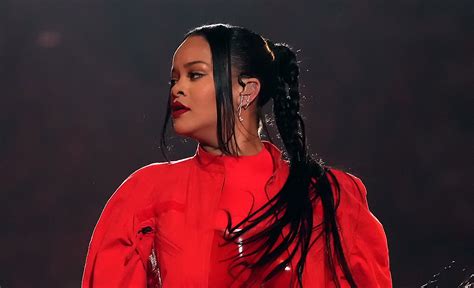Steal Rihanna’s Red-Hot Super Bowl Glam, Courtesy of Her Makeup Artist | Glamour