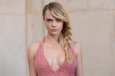2048x1151 Cara Delevingne HD Wallpaper