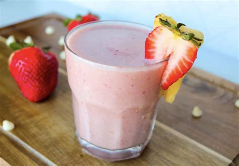 Bahama Mama Tropical Smoothie Recipe - The Balanced Nutritionist