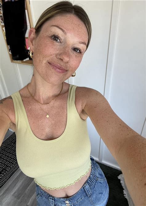 The freckled mom next door! 32F : r/SelfieOver25