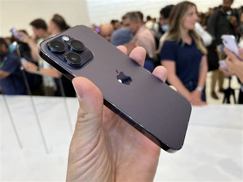 Is Apple's new iPhone 14 Pro actually 'deep purple' or another color ...
