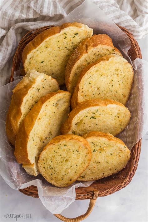 Classic Garlic Bread Recipe - Chefinoz