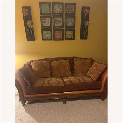 Plainfield Illinois 2-seat Large Sofa - AptDeco