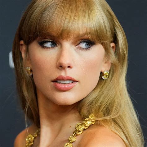 Taylor Swift Measurements: Height, Weight & More! - The Caring Girl