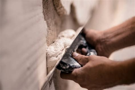 How to Repair Cracks in Plastered Walls