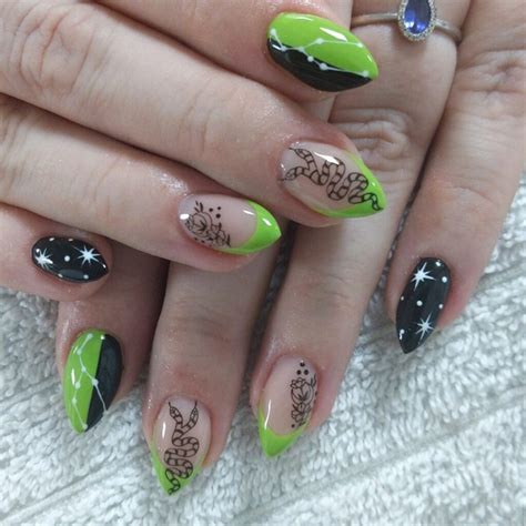 27+ Eye Catching Ideas For Black and Green Nails - Nail Designs Daily