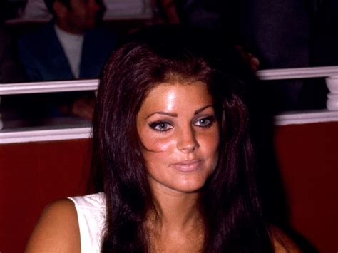 How to Do Priscilla Presley Makeup for Halloween