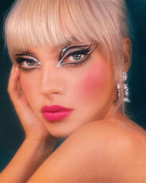 13 Iconic ‘70s Makeup Looks For The Modern Era