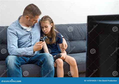 Upset father and daughter stock image. Image of lost - 147010425