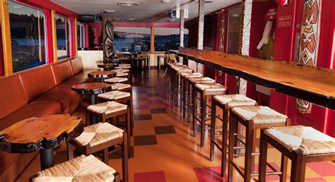 Pau hana Lounge - On the Hiyu