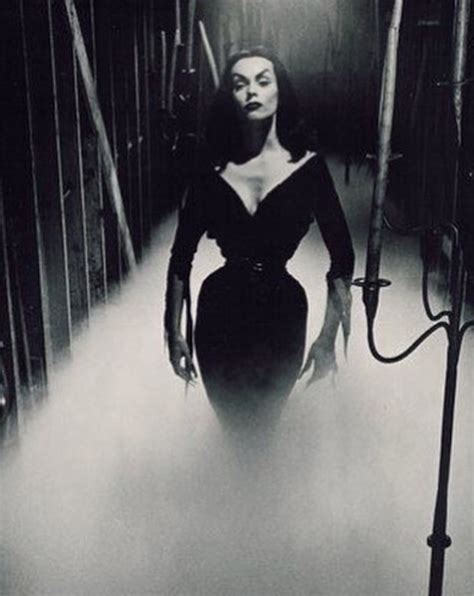 Pin by Señorita Quesadilla on a collection of things i love | Vampira ...