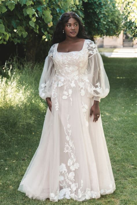 Classic and Romantic A-line gown with lace and tulle and detachable sleeves | Plus size wedding ...