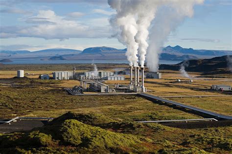 Geothermal energy | Description, Renewable, Uses, & Pros and Cons ...