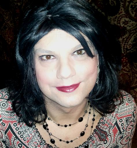 A Beginner’s Guide to Crossdressing – Hannah McKnight