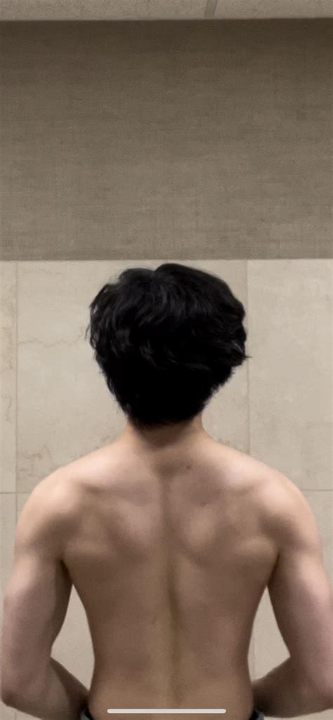 High or Low lat insertions? : r/bodybuildingpics