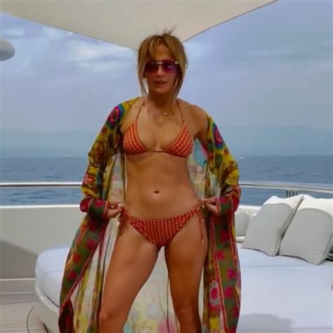 Jennifer Lopez Beach 2022