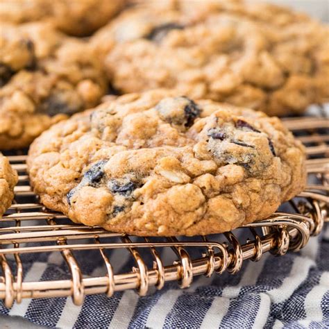 How To Bake Oatmeal Raisin Cookies
