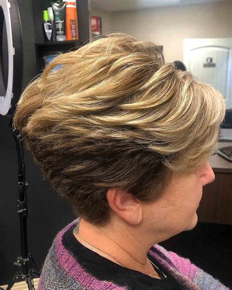 17 Stylish Wedge Haircuts for Women Over 70 - Kappers Magazine