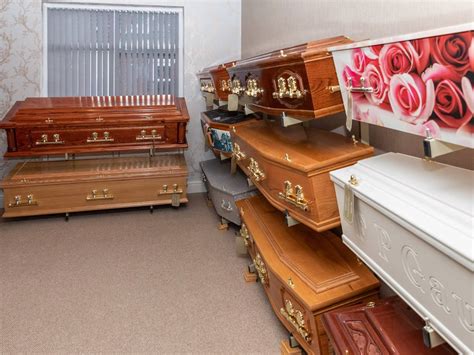 What Is the Difference Between a Coffin and a Casket? - Gaunts of ...