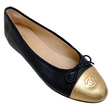 Chanel Black Leather Ballet Flats with Gold Logo Cap Toe ref.940052 ...