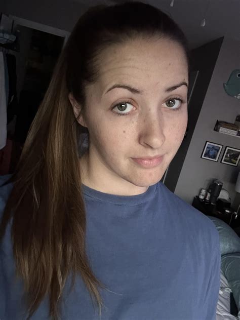 just your average, everyday selfie : r/SelfieOver25