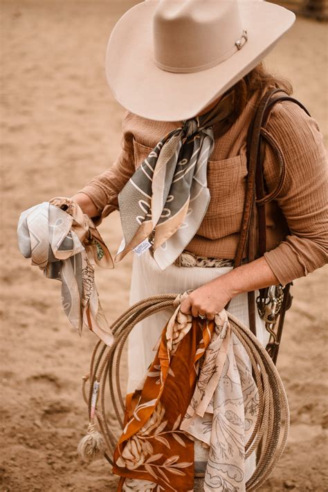 How to Tie a Wild Rag: The Sliding Knot - Tirzah Lane