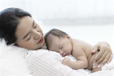Why Your Newborn Won’t Sleep Unless Being Held?