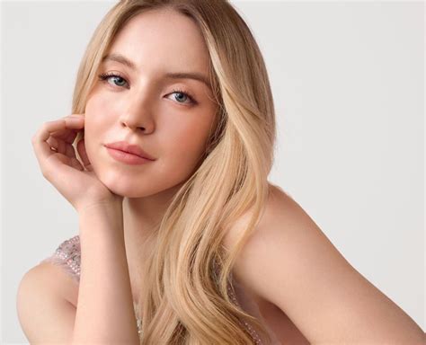 Sydney Sweeney - Armani Luminous Silk Foundation April 2023 • CelebMafia