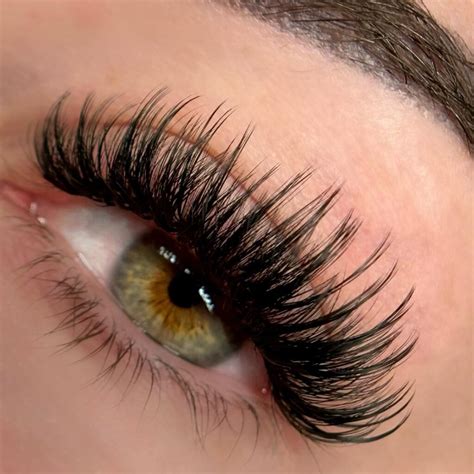 Ultimate Guide To Wispy Eyelash Extensions