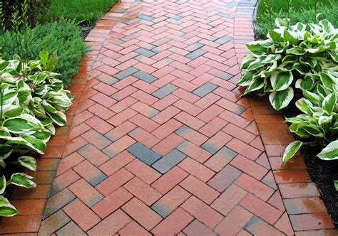 How to Lay a Brick Walkway