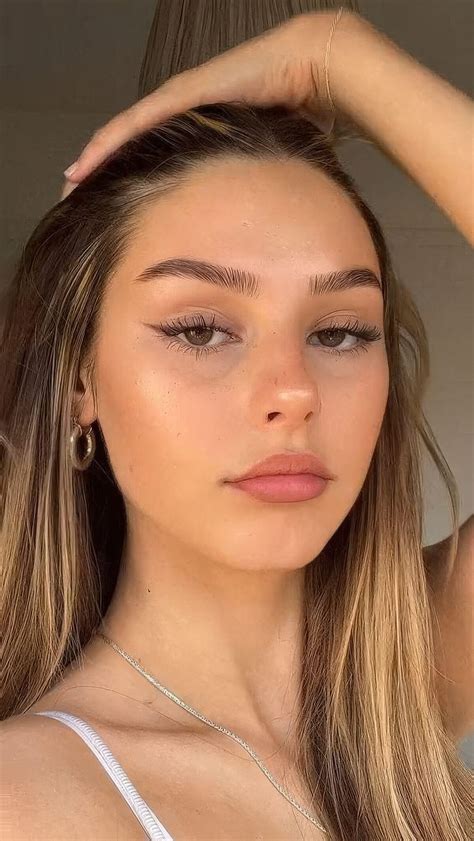 28 Trendy And Edgy Clean Girl Makeup Ideas - Styleoholic