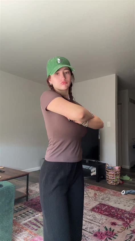 Devon (@devon.shae) - Urlebird